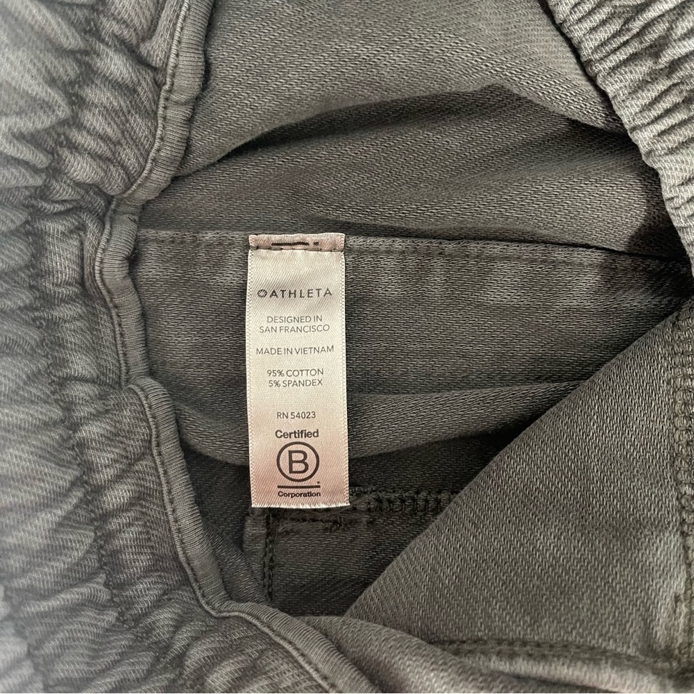 Athleta Cypress Green Elastic Waist Stretchy Pull On Farallon Bermuda Short - Picture 10 of 13